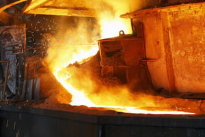 制造不锈钢通常涉及极高的温度。